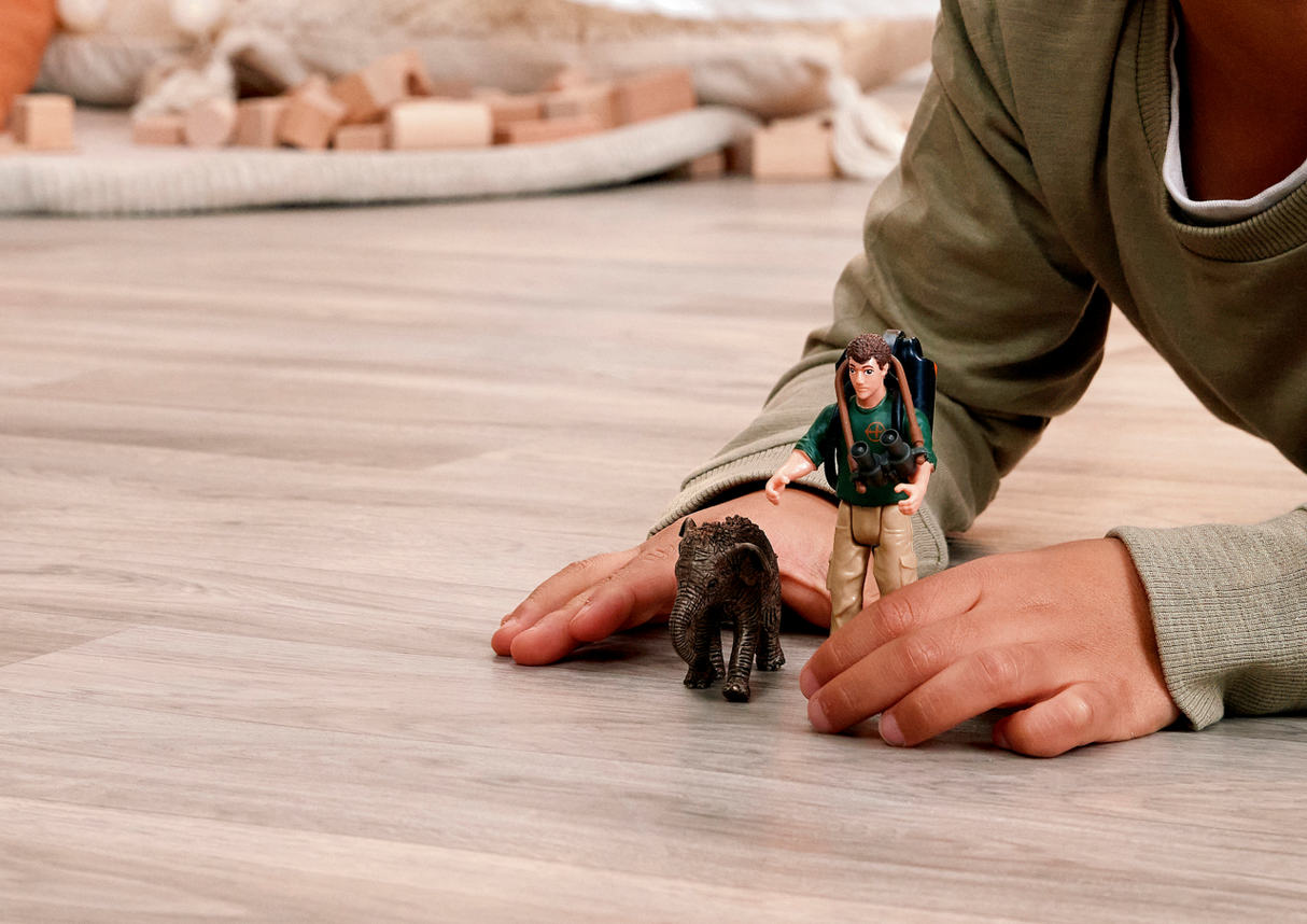 Schleich - Researcher on Excursion