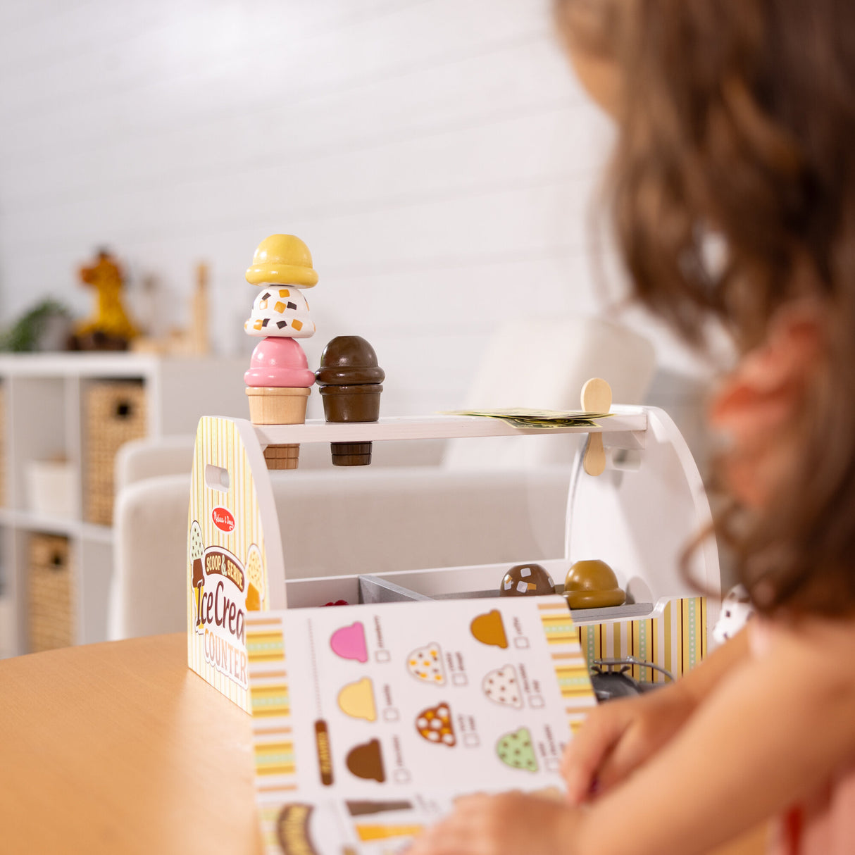 Melissa & Doug - Scoop & Serve Ice Cream Counter