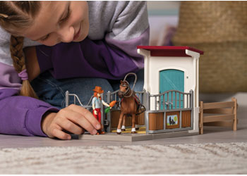 Schleich - Horsebox Hannah & Cayenne - Modern Brands Australia