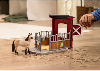 Schleich - Ponybox with mustang mare - Modern Brands Australia