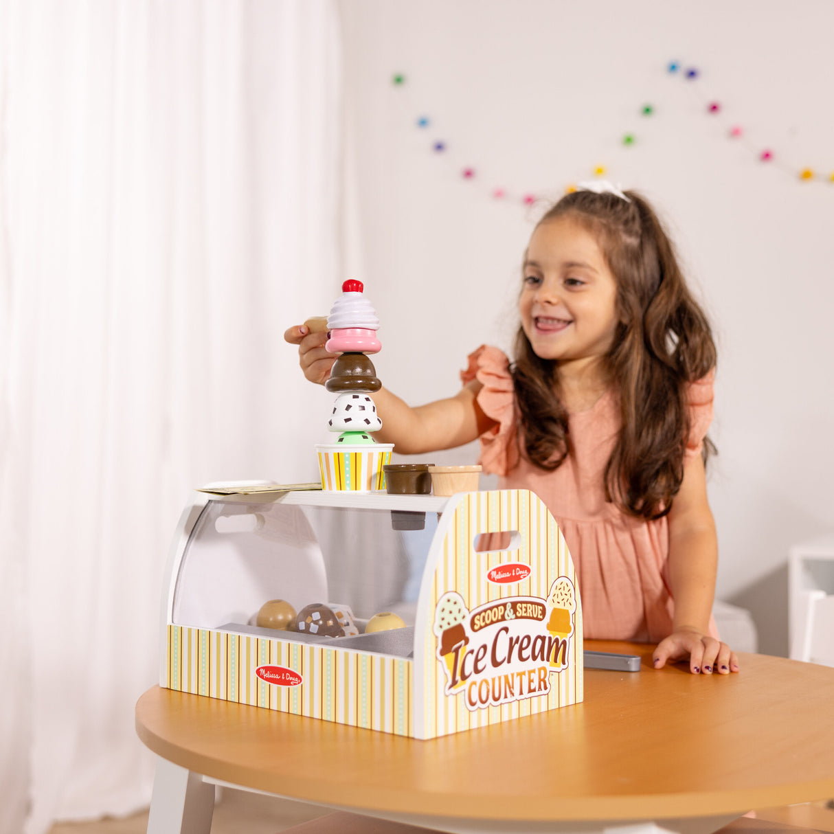 Melissa & Doug - Scoop & Serve Ice Cream Counter